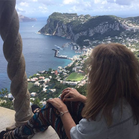 Meet your Posher, Hilary - Picture 1 of 1